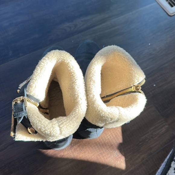 Burberry boots - Picture 5 of 7